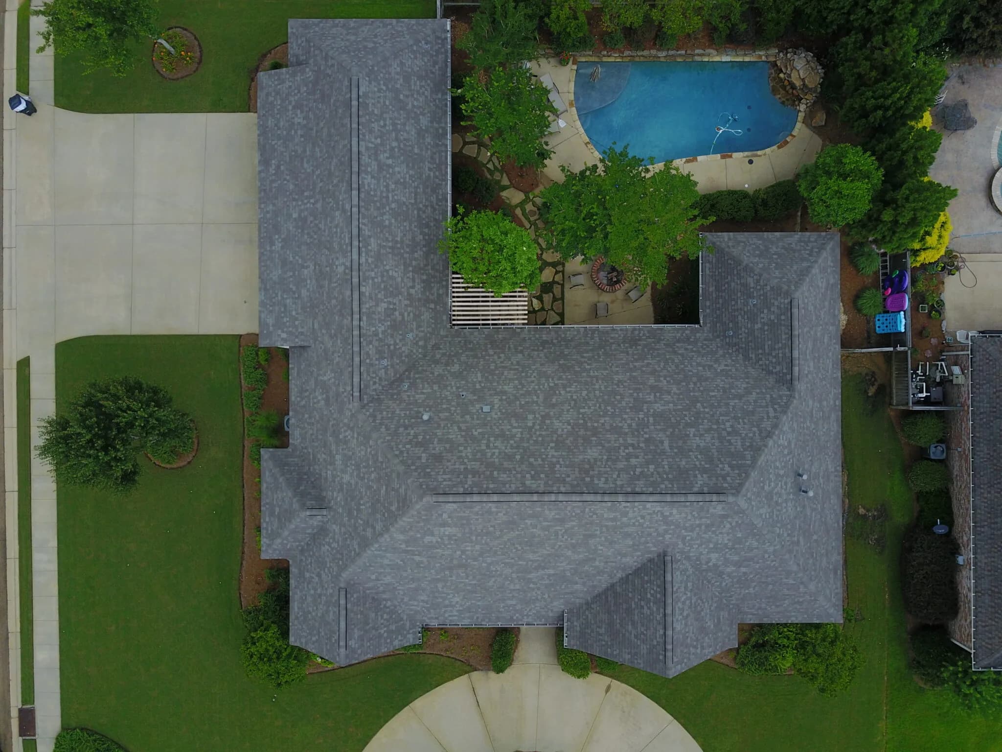 Finished roofing project on a Mississippi home